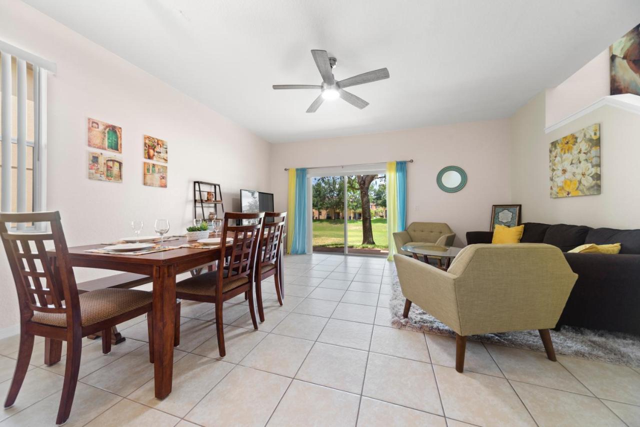 3br Townhouse, Pool & Hot Tub , Near Disney, Game Holiday home Davenport