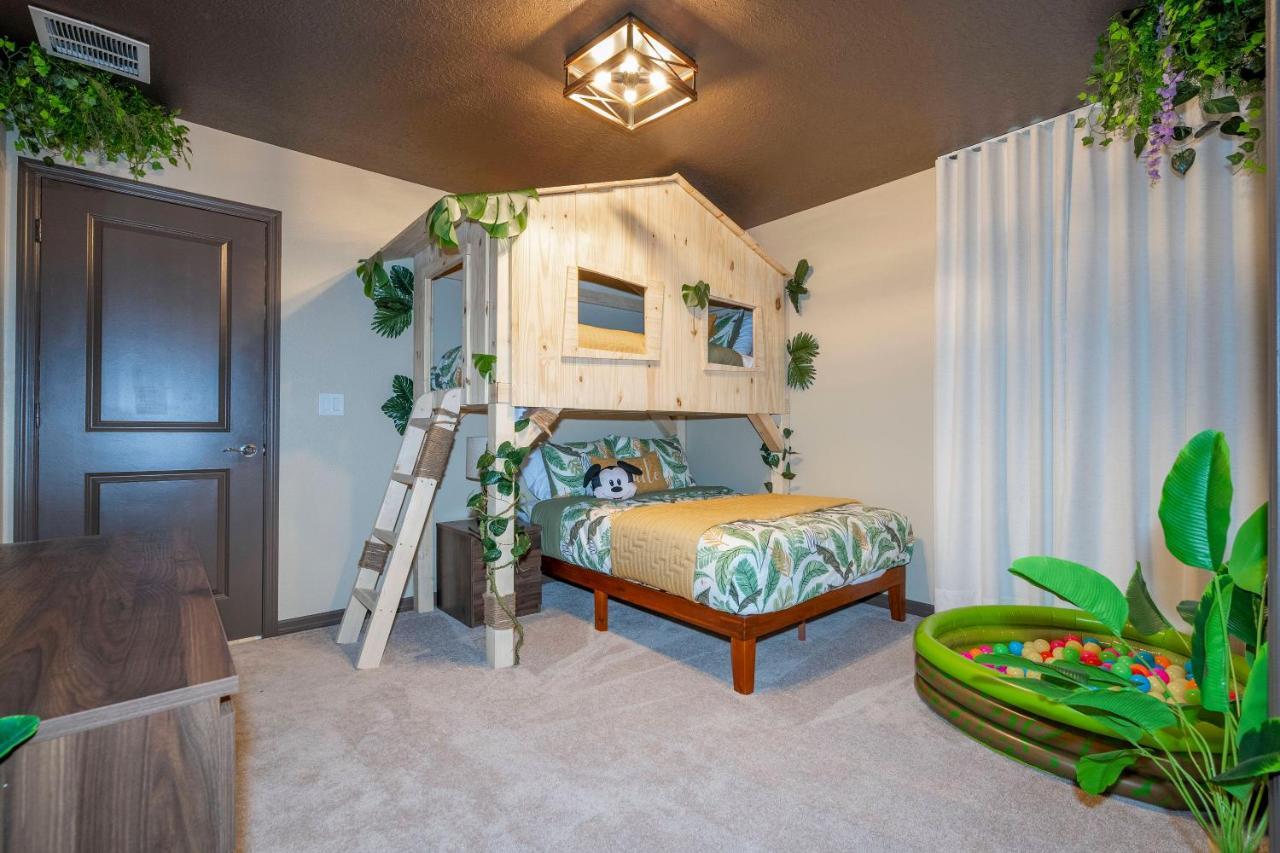 Free Resort- 10 Bed- Game Room- Movie Theater 4117 Holiday home *