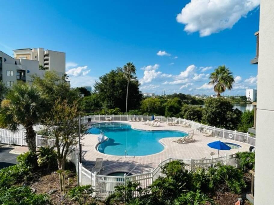 Cheti - 1 Mile From Universal Apartment *
