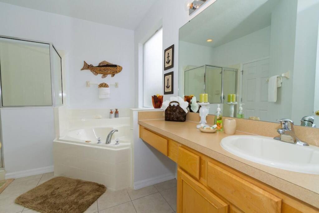 Family Home, Pool, Spa, Great View, Gated -321 Holiday home *