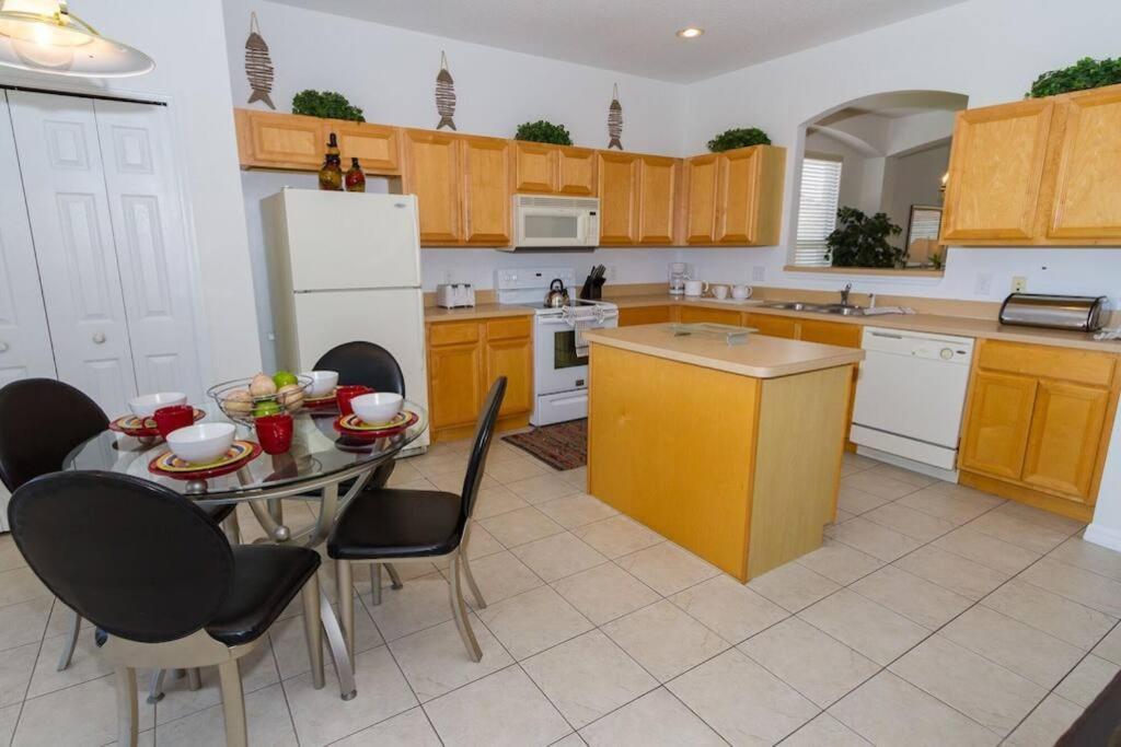 Family Home, Pool, Spa, Great View, Gated -321 Holiday home *