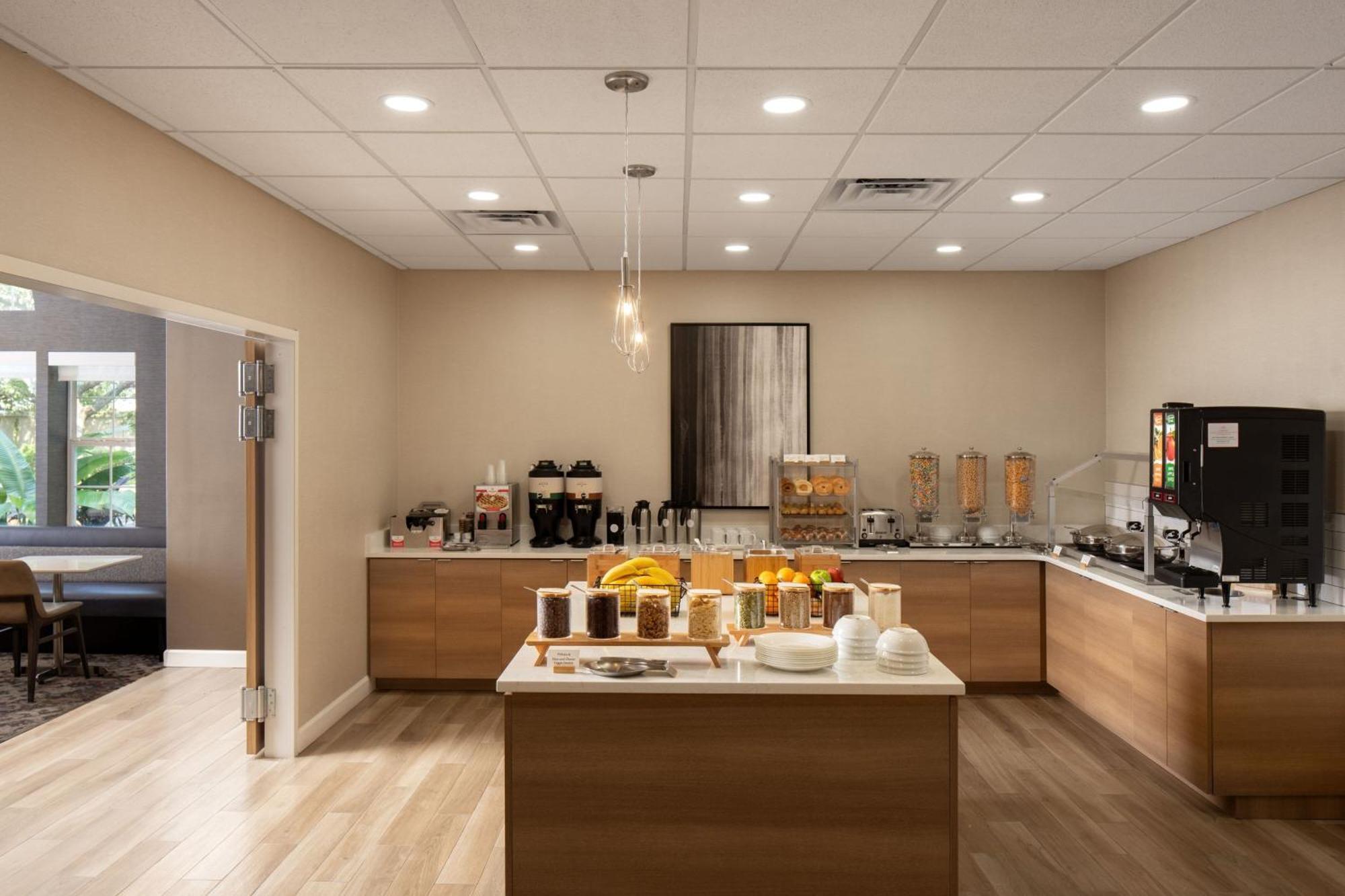 By Marriott Orlando East/ucf Area 3* Alafaya