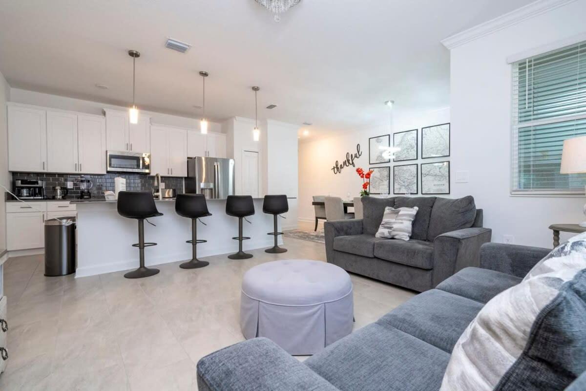Holiday home Gorgeous 4bd With Pool At Storey 4475