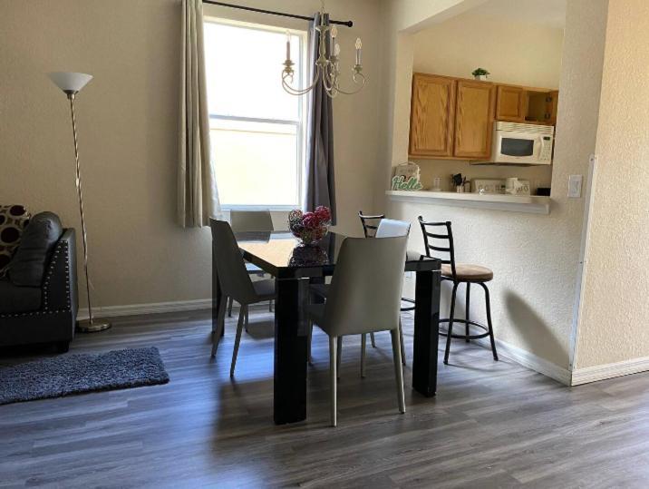 Apartment At Regal Palms-4 Bedroom3.5 Bath Townhouse Davenport