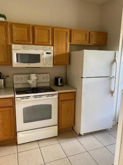 At Regal Palms-4 Bedroom3.5 Bath Townhouse Apartment *