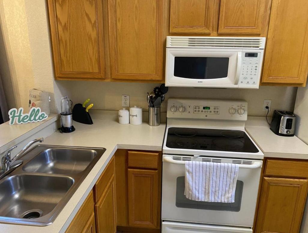 Apartment At Regal Palms-4 Bedroom3.5 Bath Townhouse *