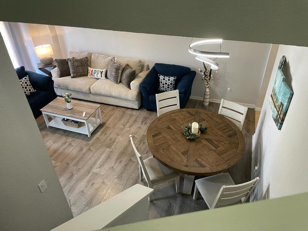 Cozy Stylish Townhome Davenport