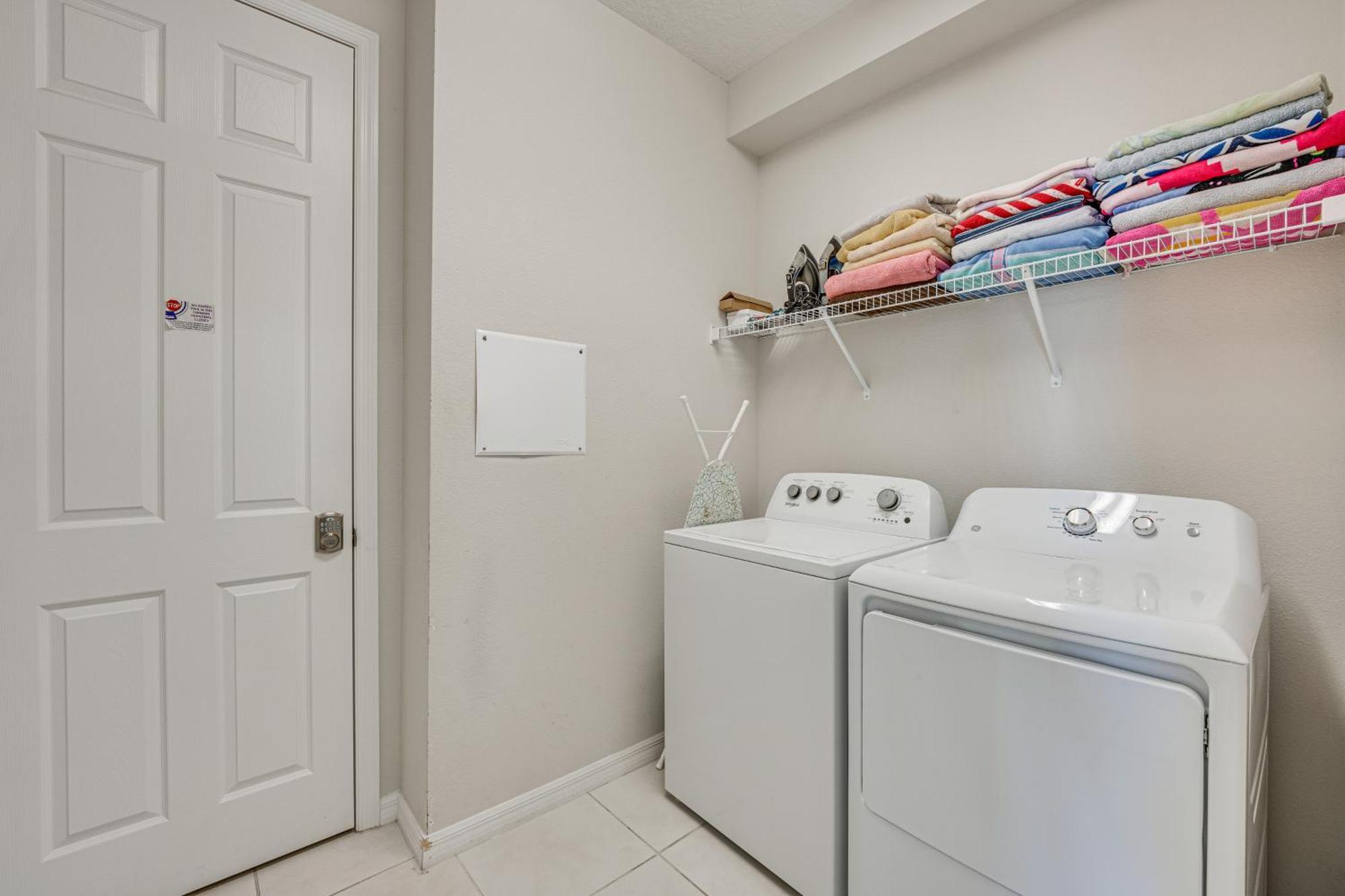 Spacious With Heated Pool About 8 Mi To Disney!