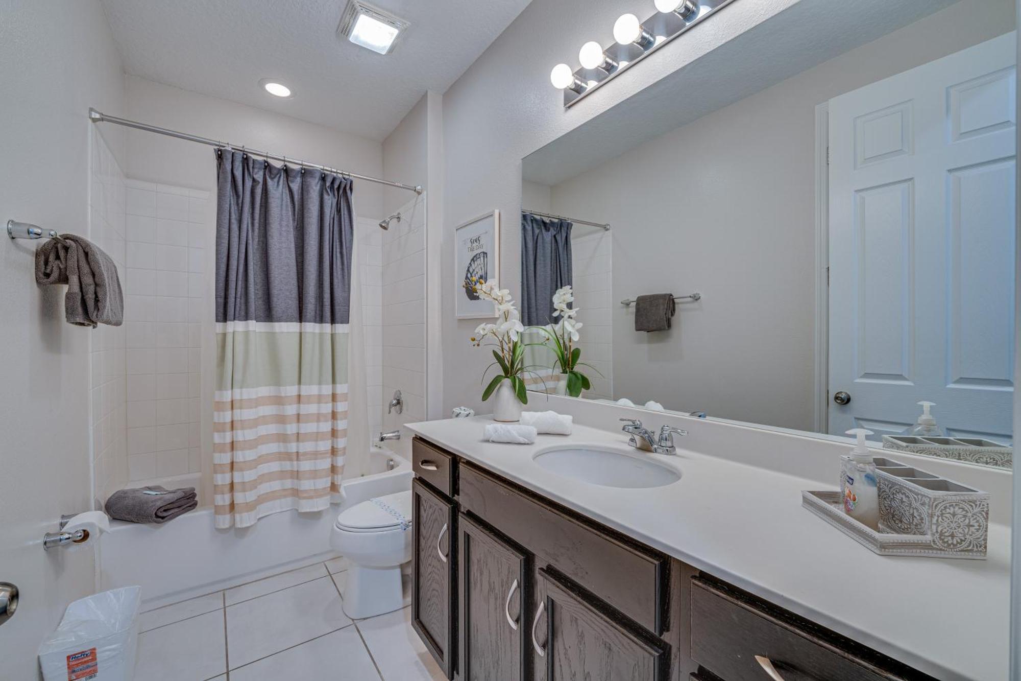 Villa Spacious With Heated Pool About 8 Mi To Disney!