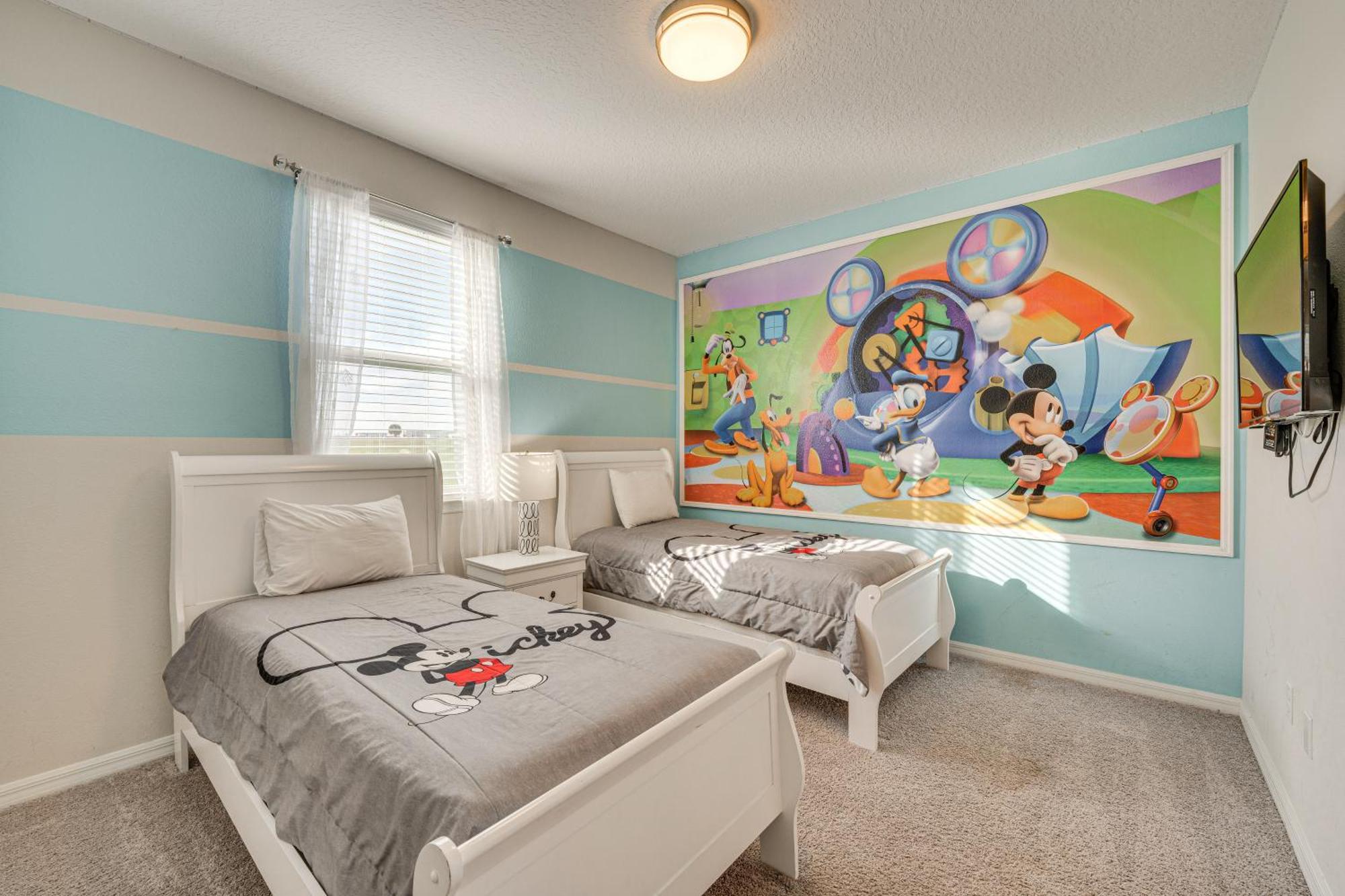 Spacious With Heated Pool About 8 Mi To Disney!