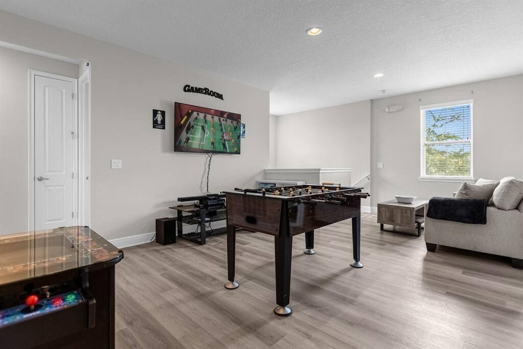 9 Ensuite Bedrooms Pool/spa/theater *