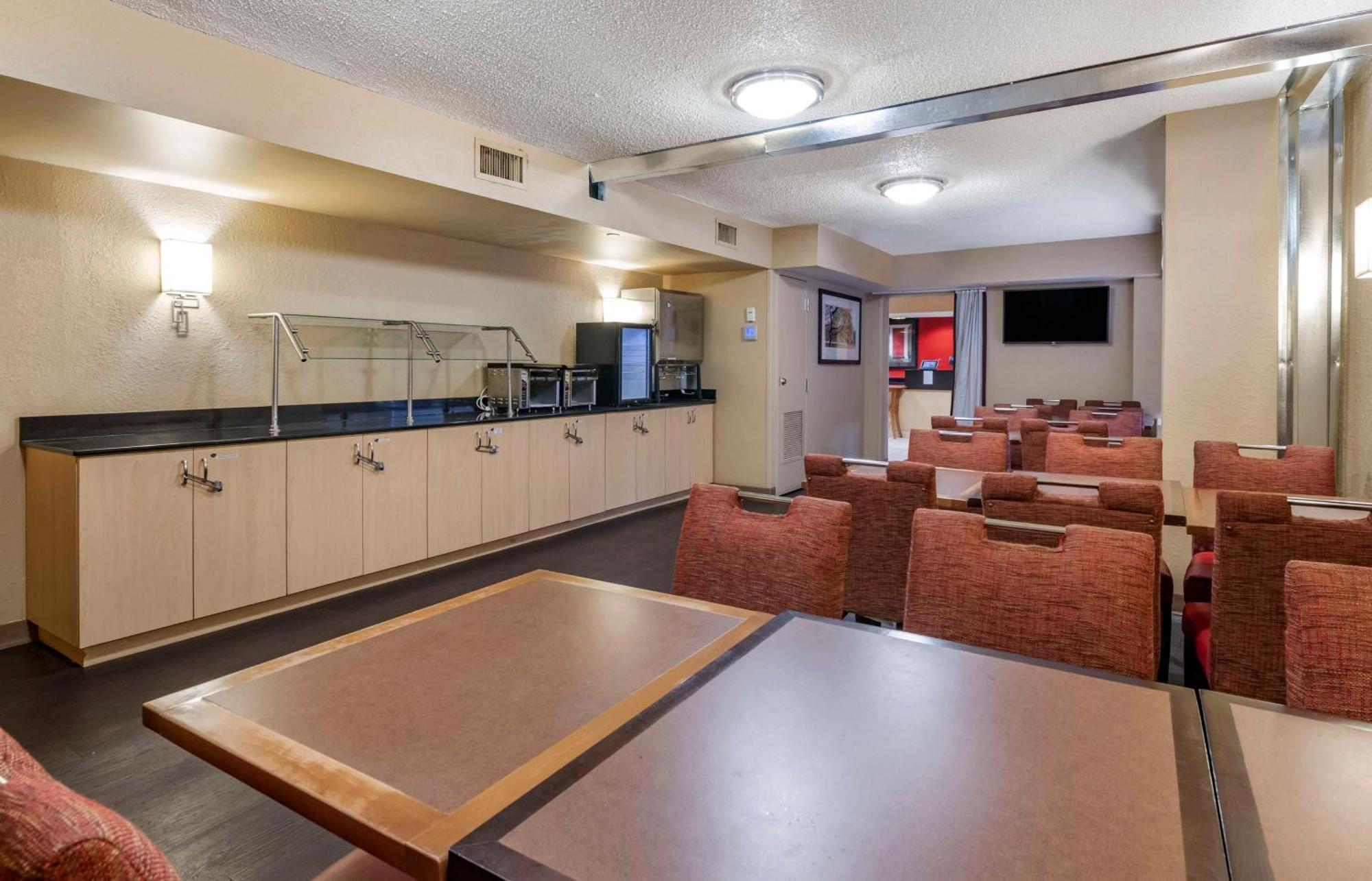 Extended America - - Theme Parks - Major Blvd Hotel