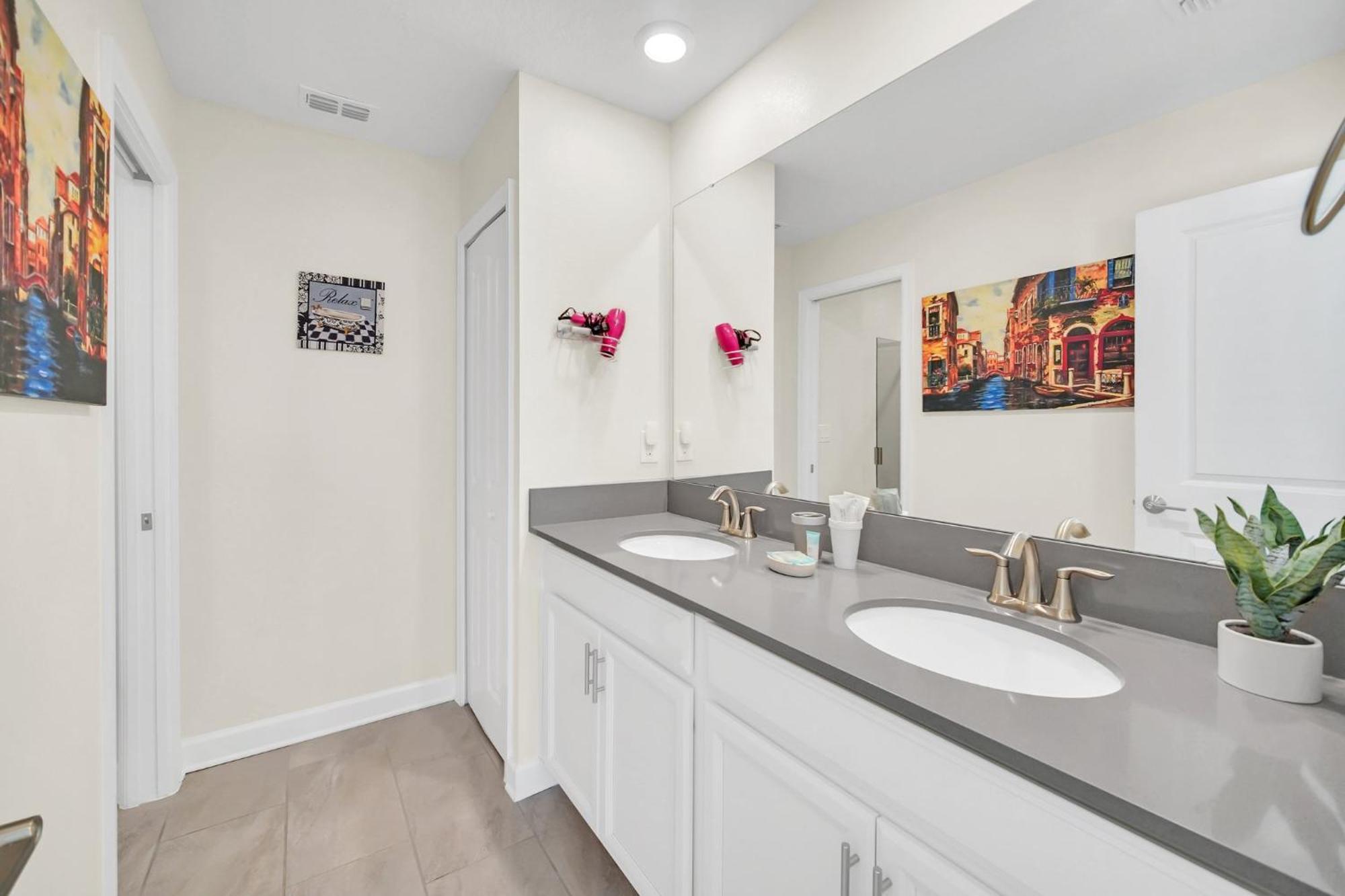 Waterfront 8br5ba Game Room/pool/spa/office Space * Kissimmee
