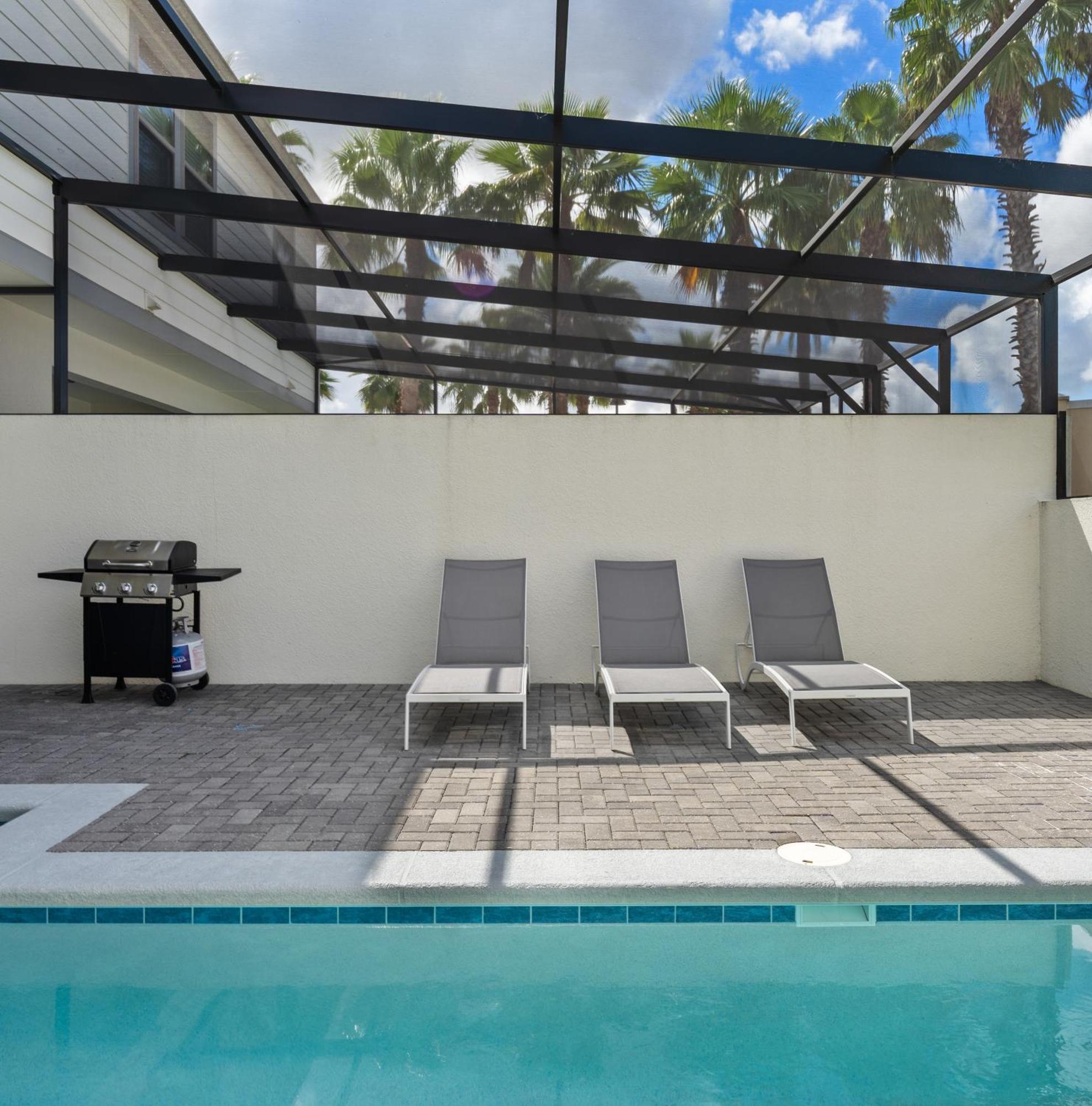 2402 Windsor Renovated Pool Heat Near 192 Disney Holiday home *
