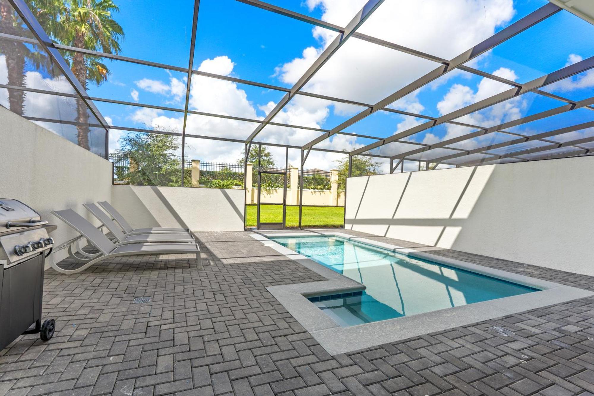 2402 Windsor Renovated Pool Heat Near 192 Disney *