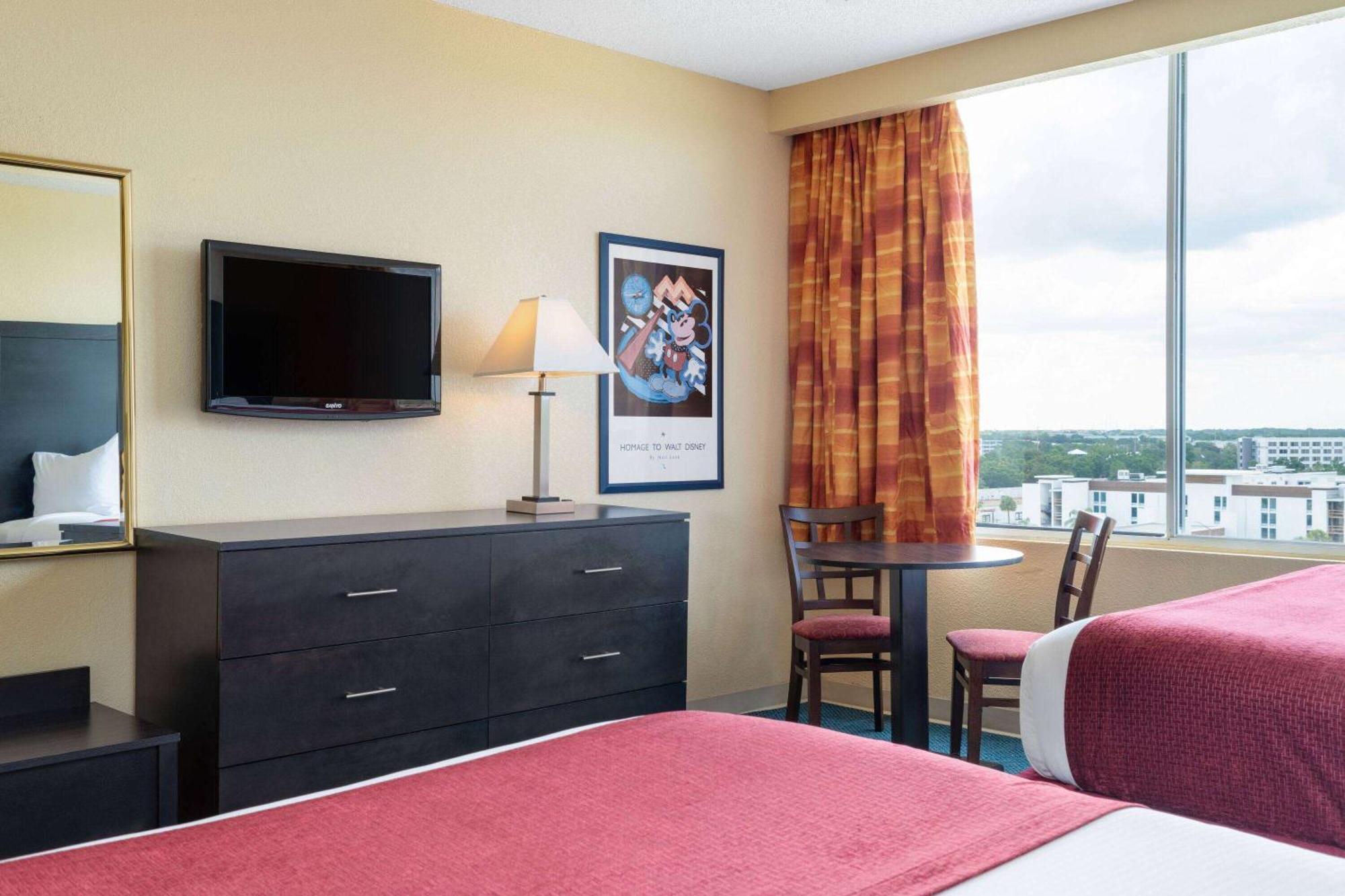 Hotel Ramada By Wyndham Kissimmee Gateway - Free Theme Park Shuttle 3*