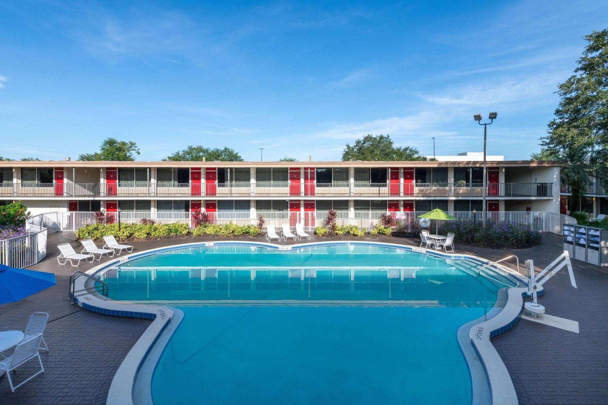 Ramada By Wyndham Kissimmee Gateway - Free Theme Park Shuttle Hotel 3*