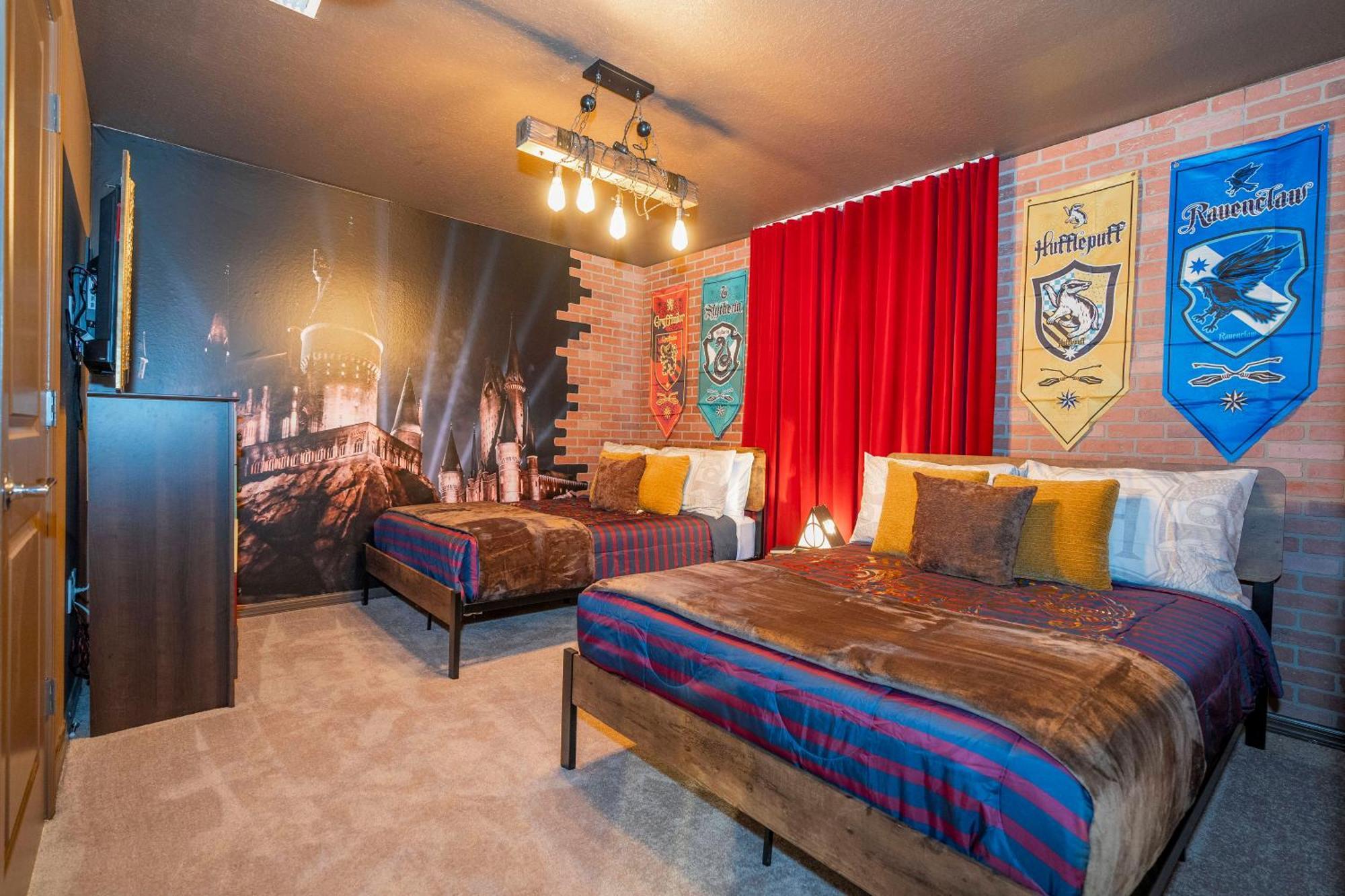 Free Resort- 10 Bed- Game Room- Movie Theater 4117 Davenport
