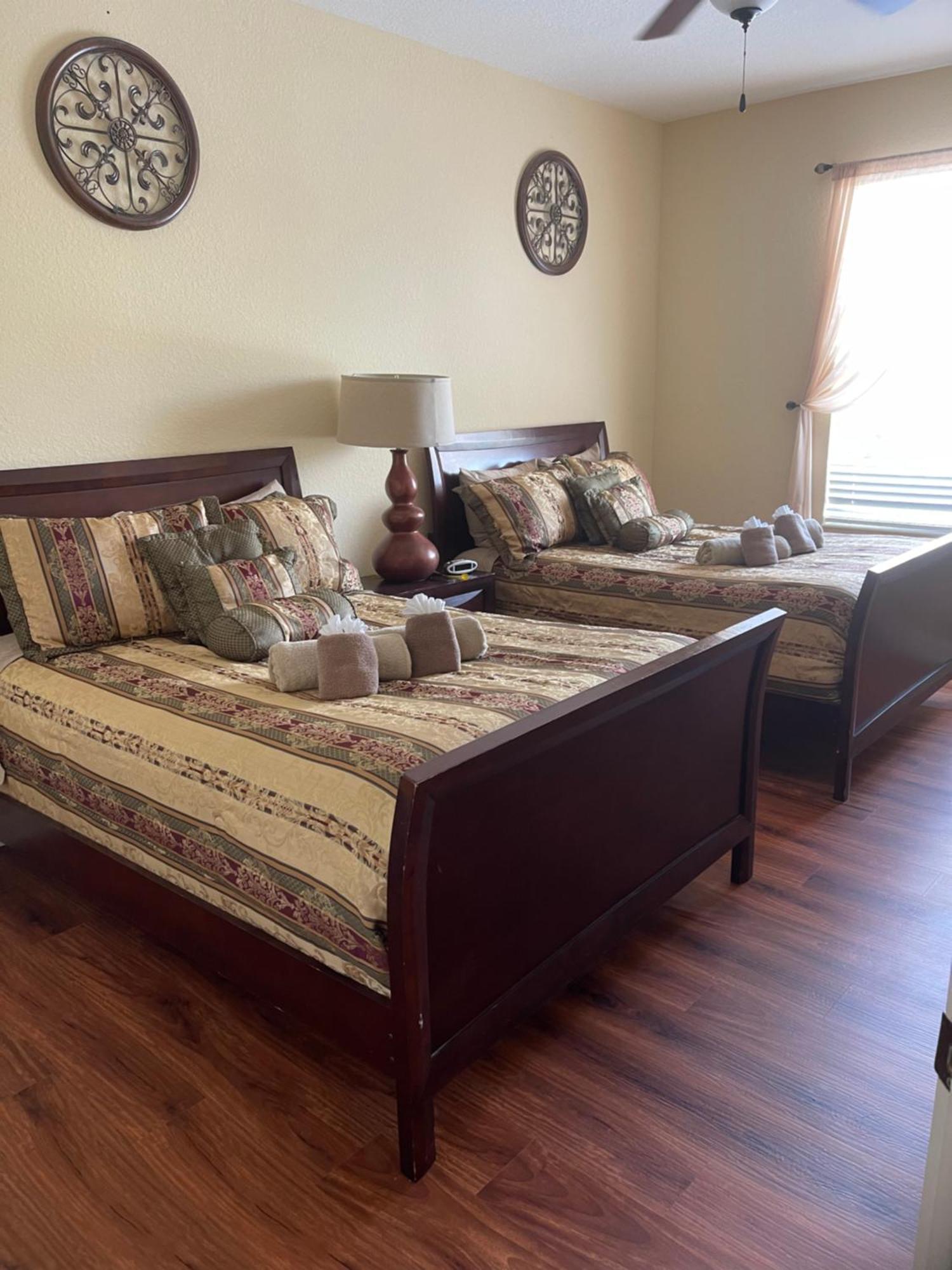 Executive 3 Bedroom At Universal Apartment *