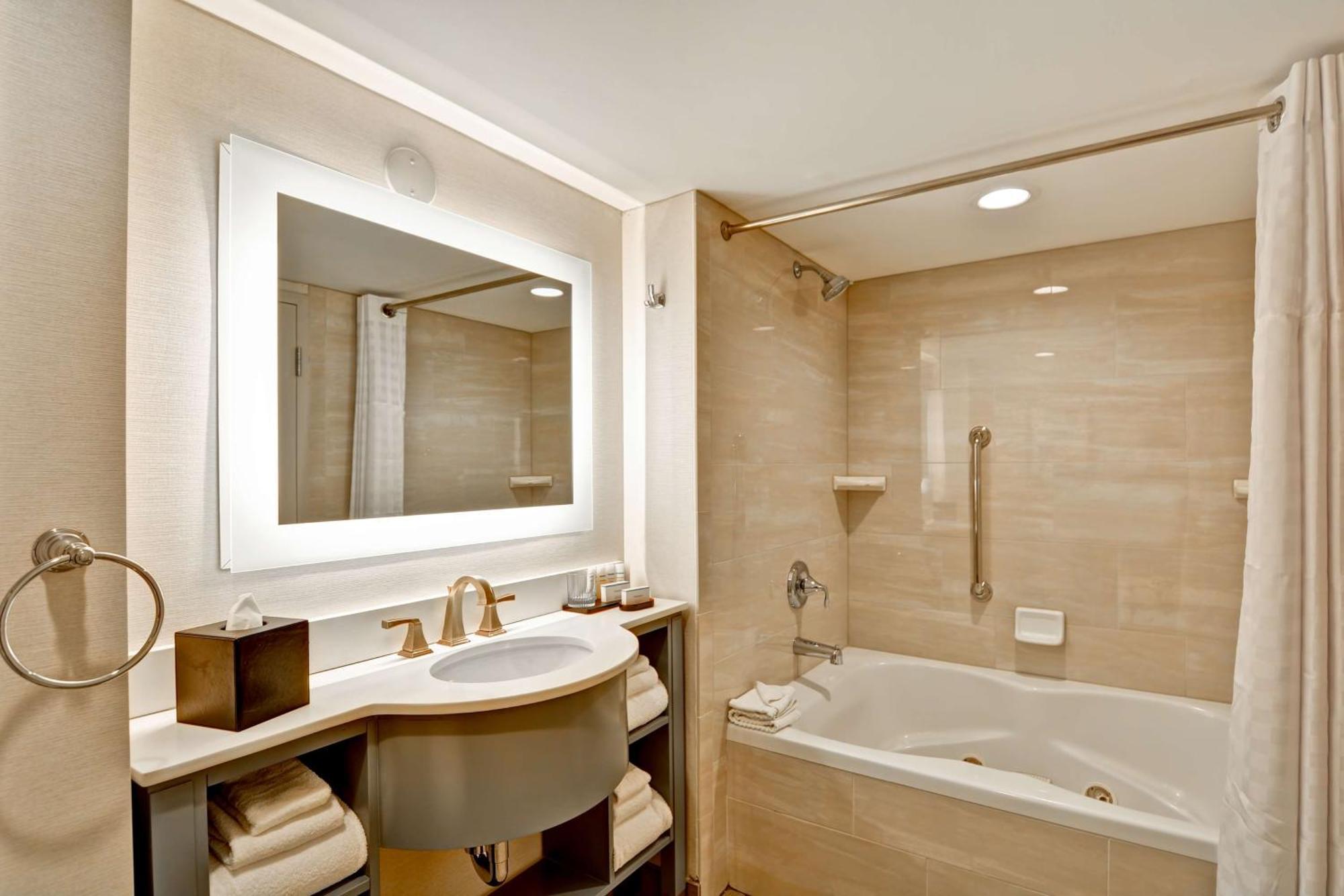 Hotel Embassy By Hilton Downtown Orlando