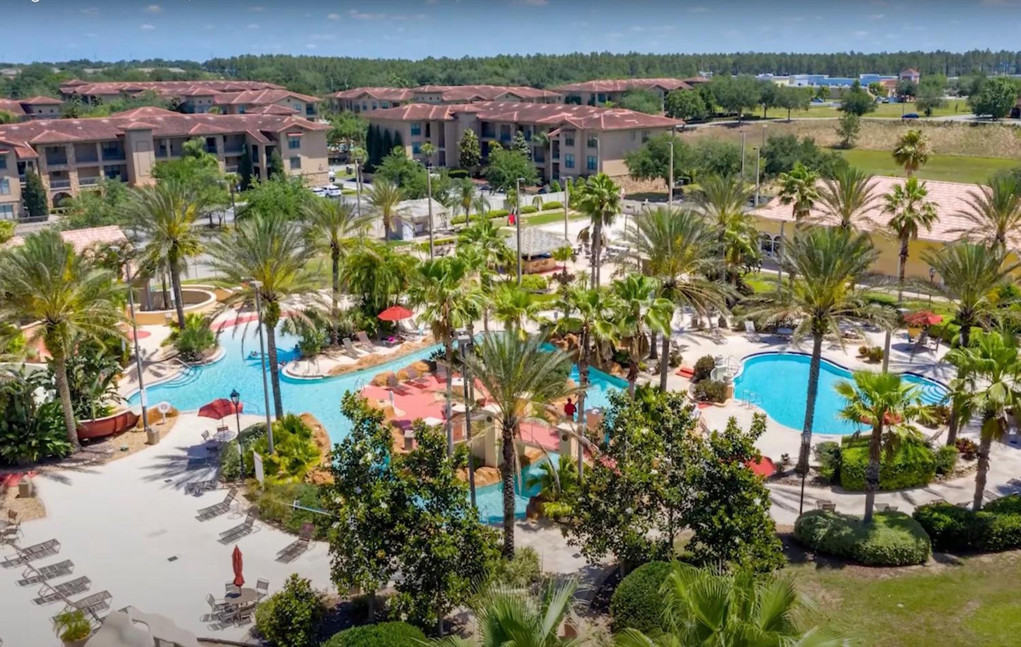 3br Townhouse, Pool & Hot Tub , Near Disney, Game Holiday home *