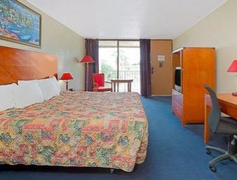 Hotel Days & By Wyndham
