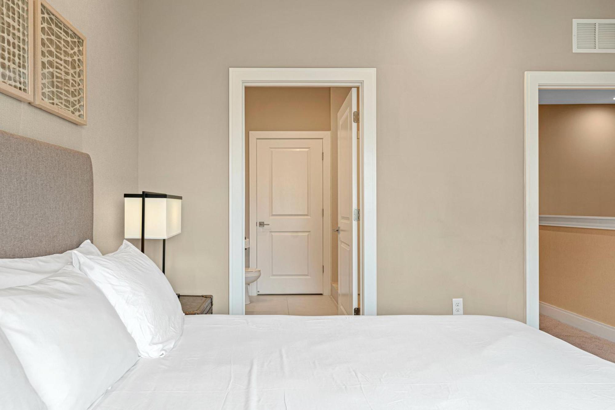 7478 Magic Village 8guests 4suites 8min *