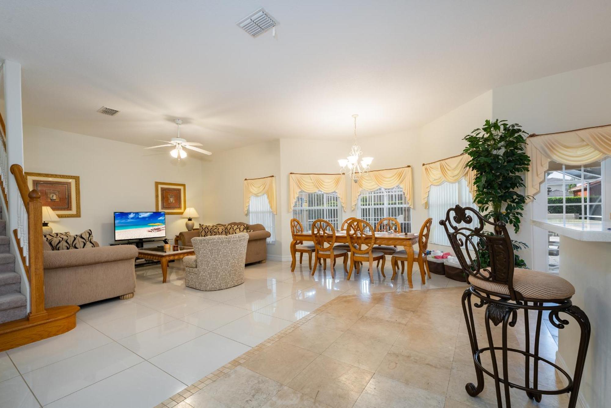 Budget Friendly Pool In Quiet Gated Community Holiday home