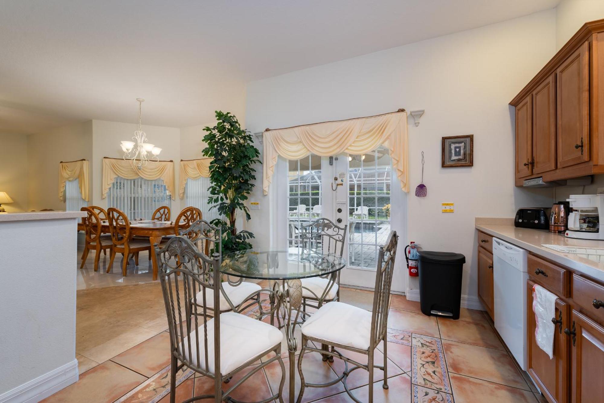 Budget Friendly Pool In Quiet Gated Community Davenport