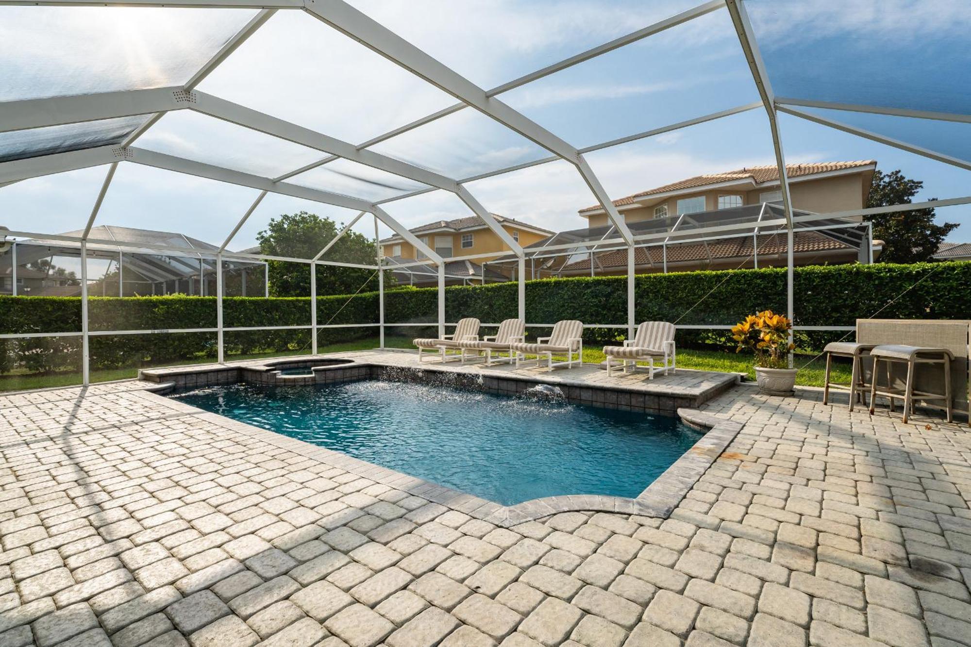 Budget Friendly Pool In Quiet Gated Community Holiday home