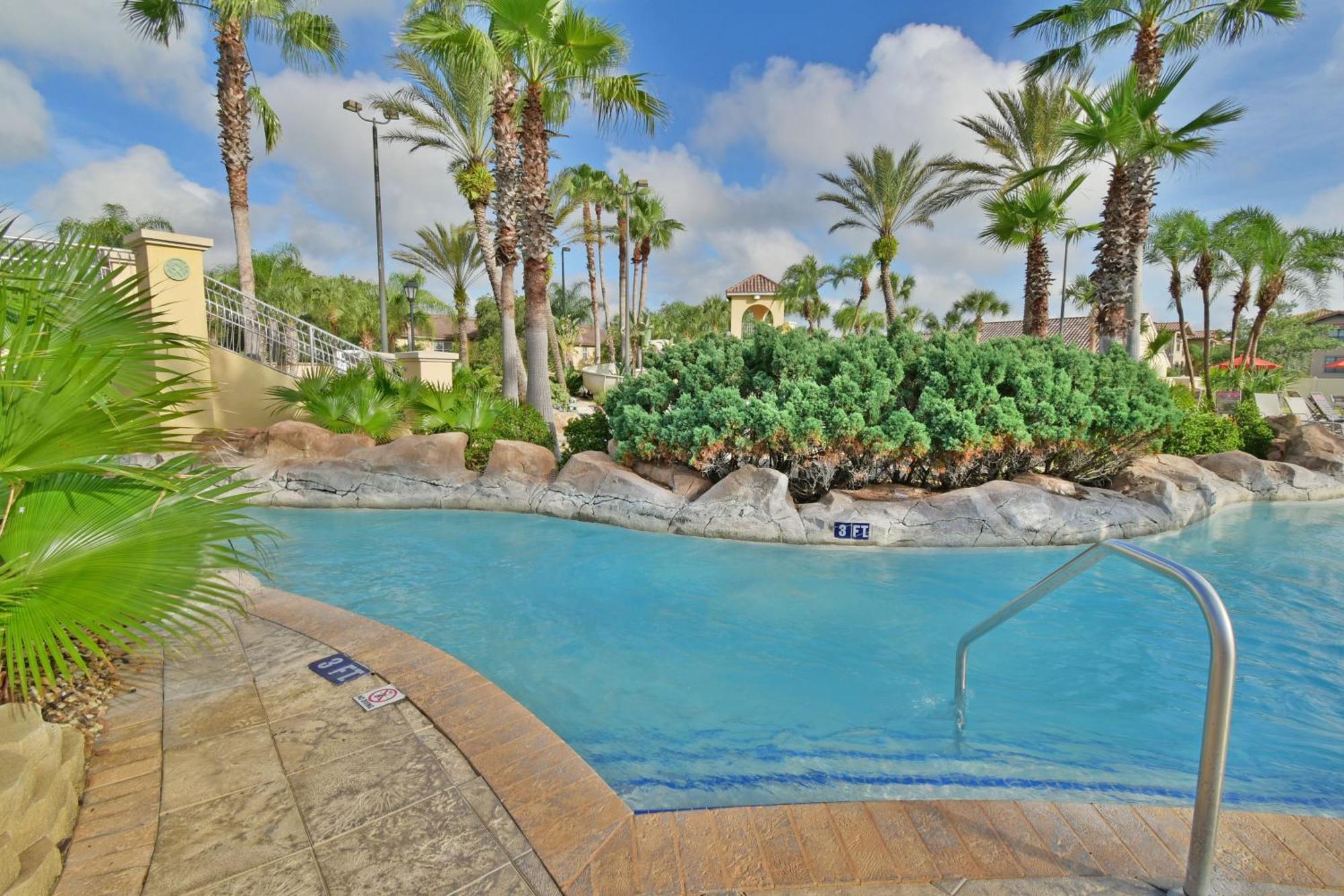 Holiday home Budget Friendly Regal Palms With Extensive Amenities