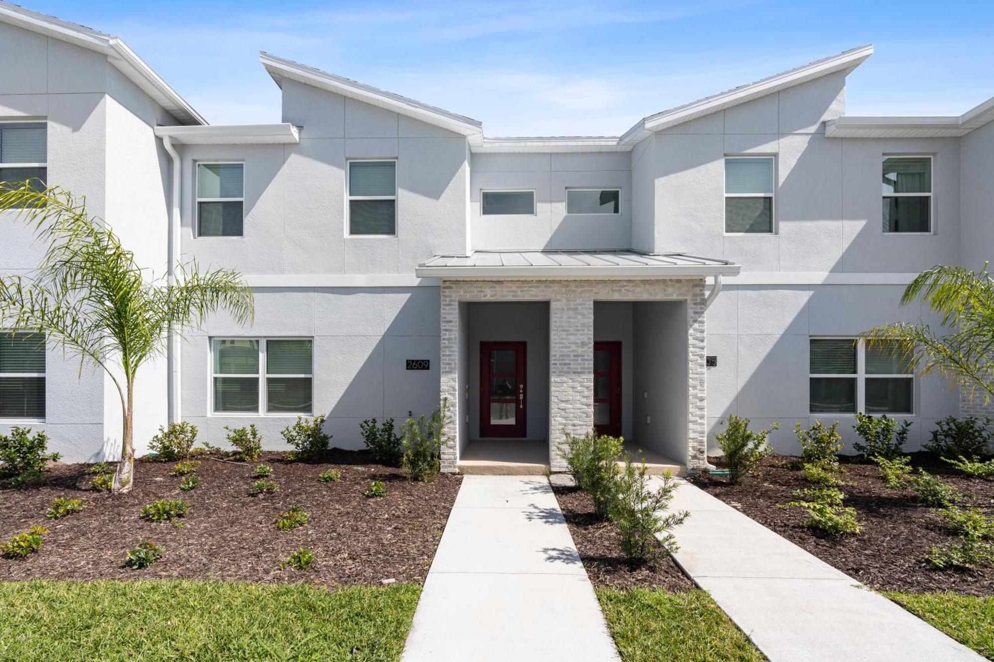 New At Storey Lake4 Bedrooms 3 Bathrooms *