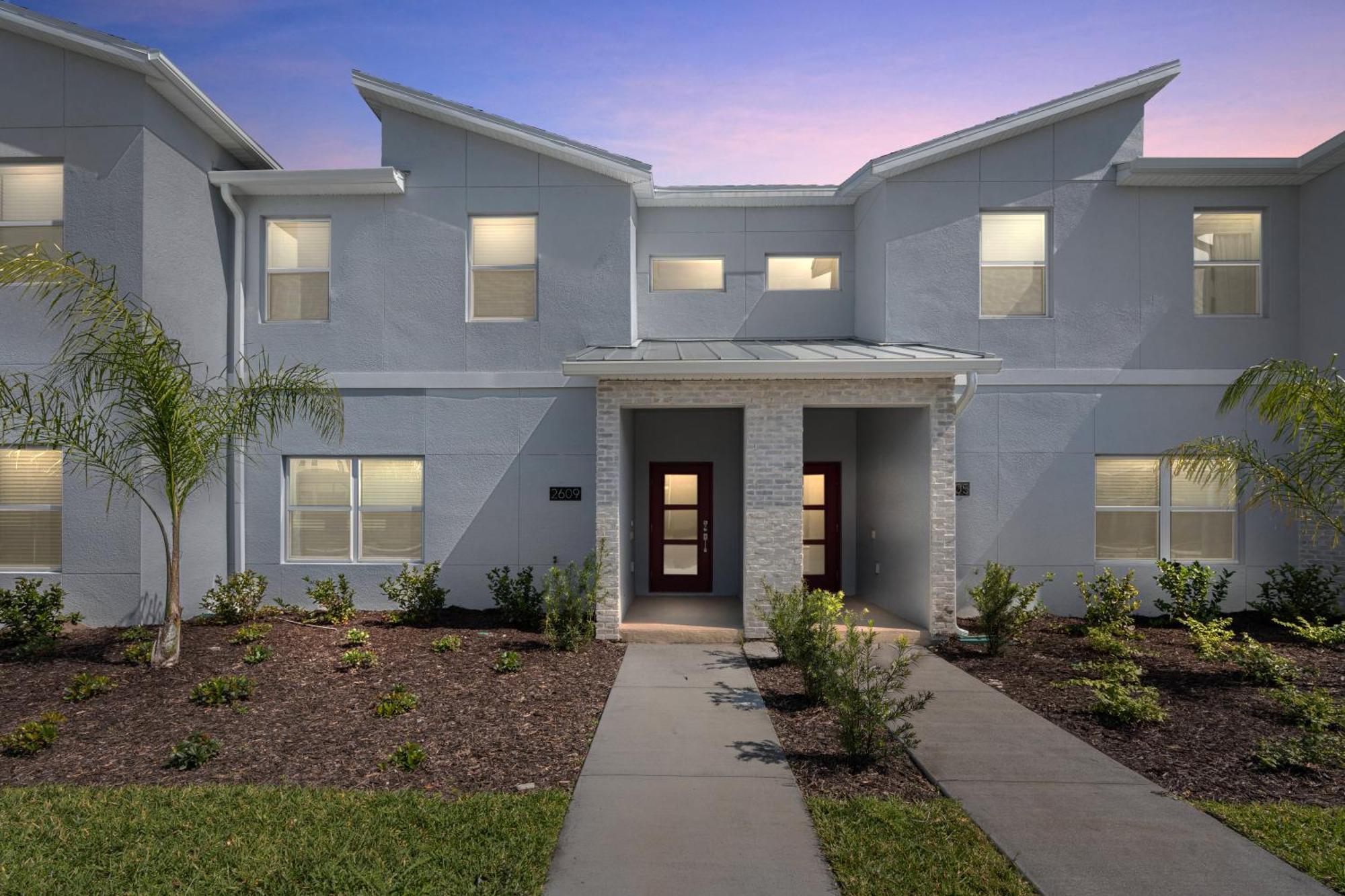 New At Storey Lake4 Bedrooms 3 Bathrooms *