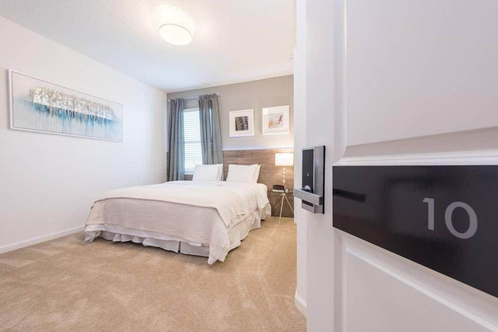 Holiday home Unique Masterpiece15 Sleeps 30 Son101
