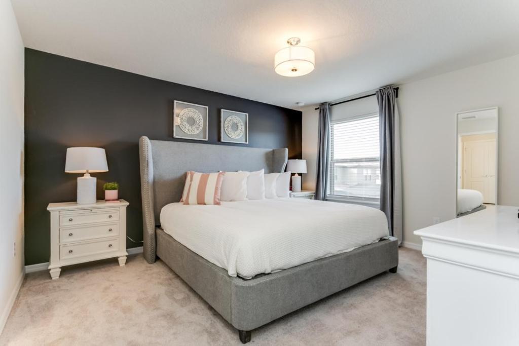 Special Offer Luxury 6 Miles To