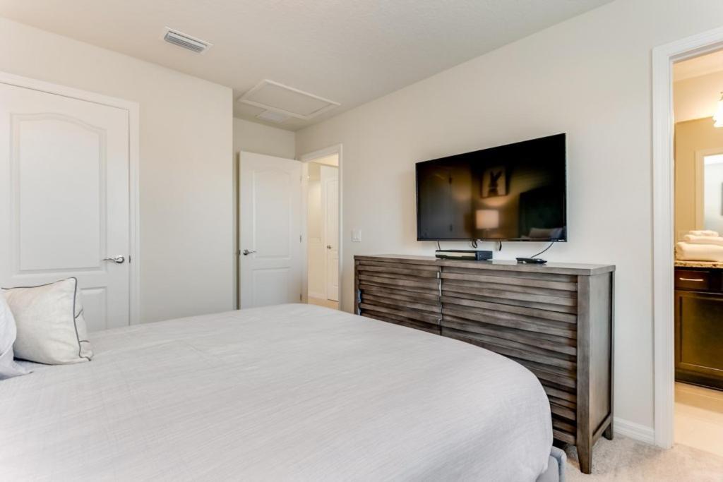 Special Offer Luxury 6 Miles To