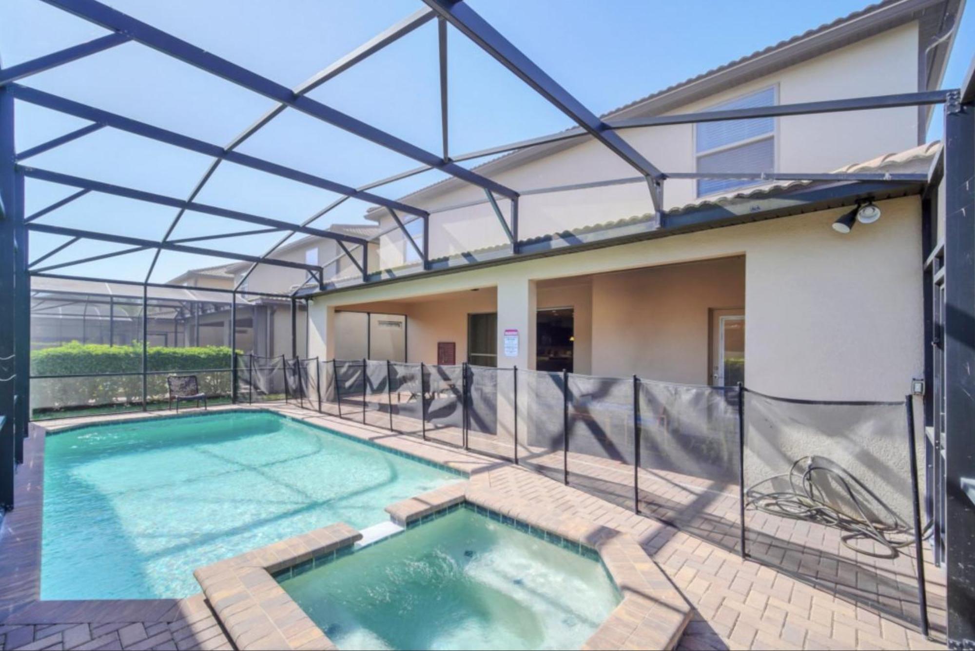 Windsor At Westside Marvelous Homes 8 Miles From Holiday home *