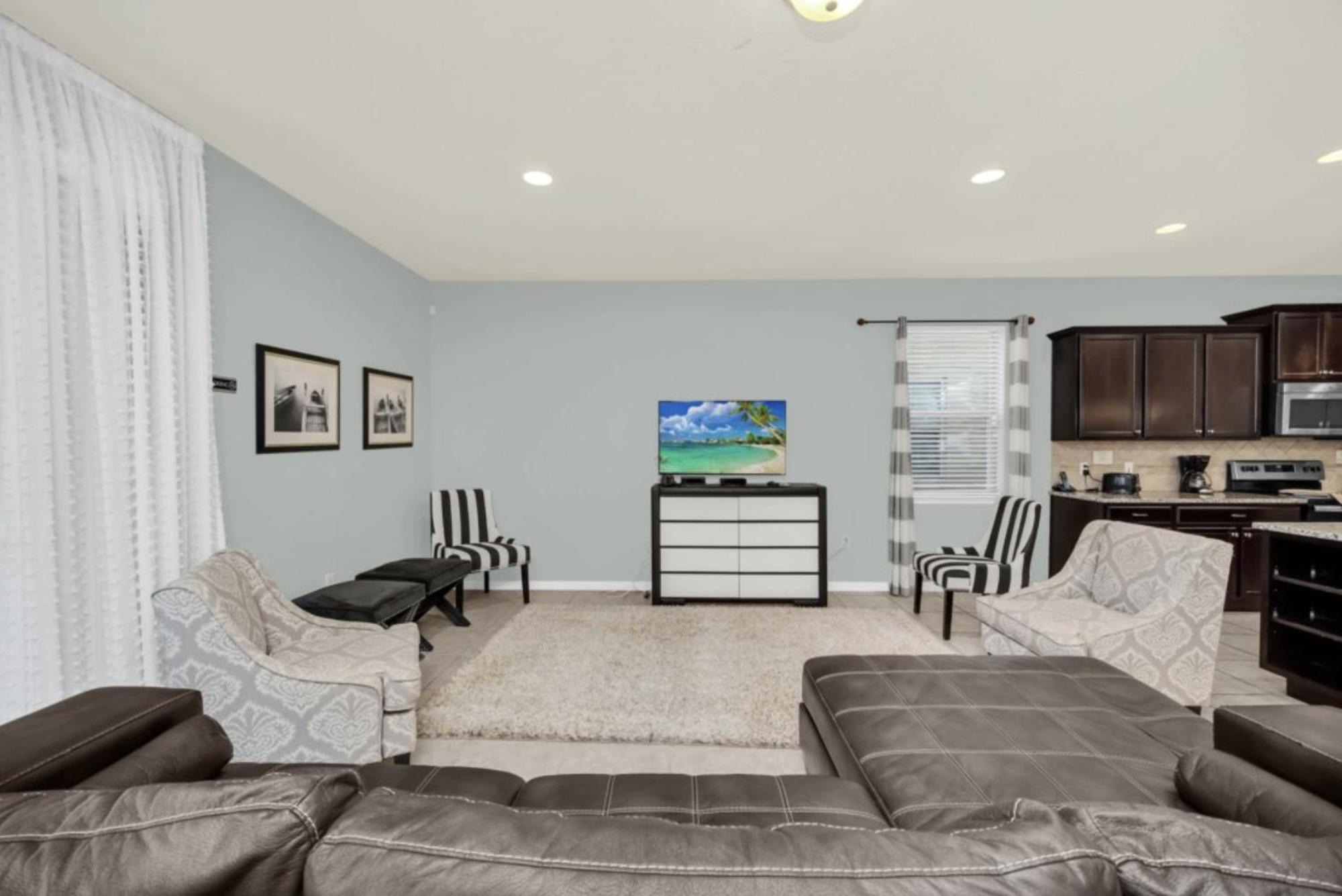 Windsor At Westside Marvelous Homes 8 Miles From Holiday home *