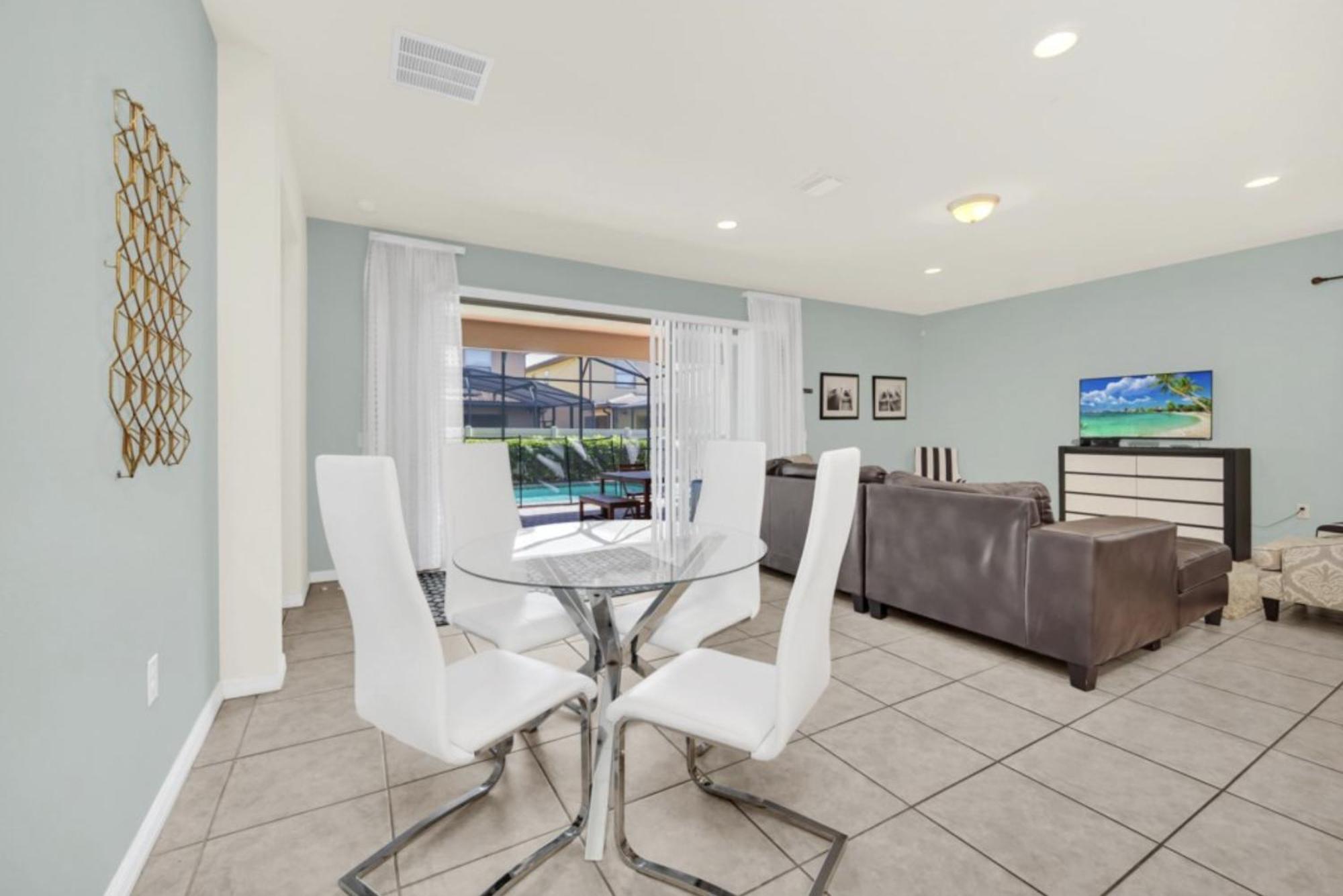 Windsor At Westside Marvelous Homes 8 Miles From Holiday home *