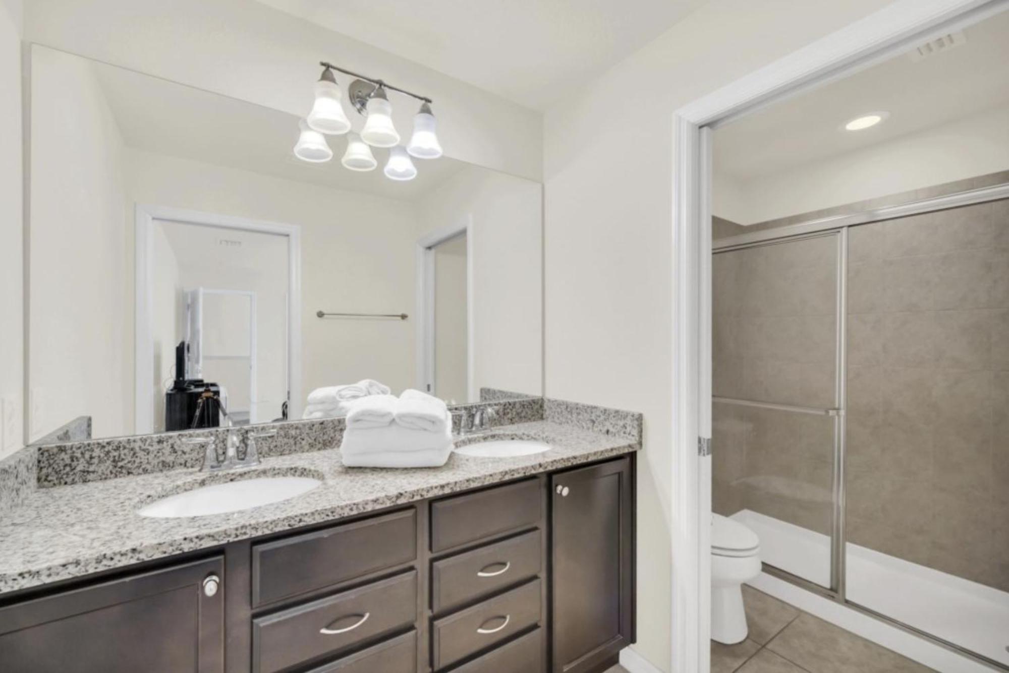 Holiday home Windsor At Westside Marvelous Homes 8 Miles From *