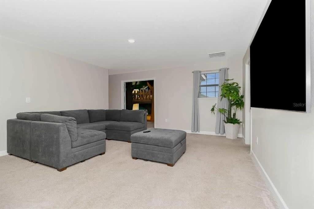 Luxury 9 Bed Jungle Bedroom W Slide Gameroom Holiday home Davenport