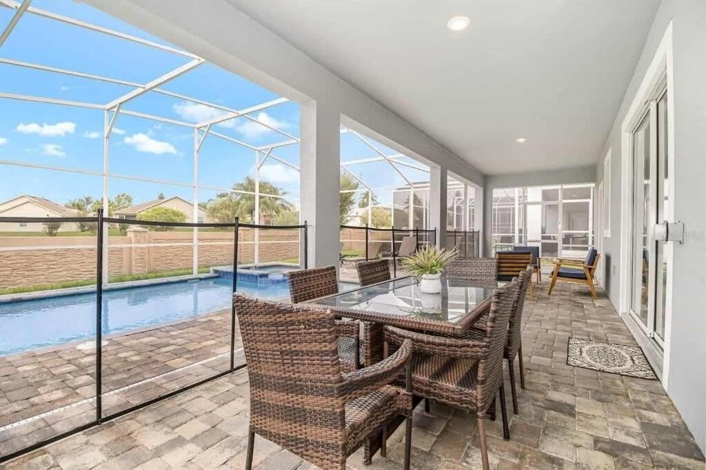 Luxury 9 Bed Jungle Bedroom W Slide Gameroom Holiday home Davenport
