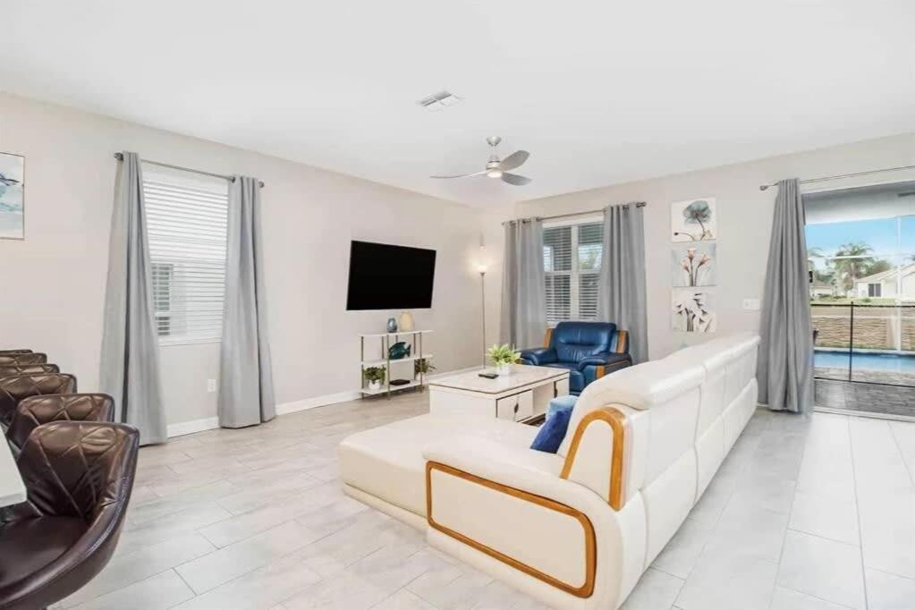 Holiday home Luxury 9 Bed Jungle Bedroom W Slide Gameroom Davenport