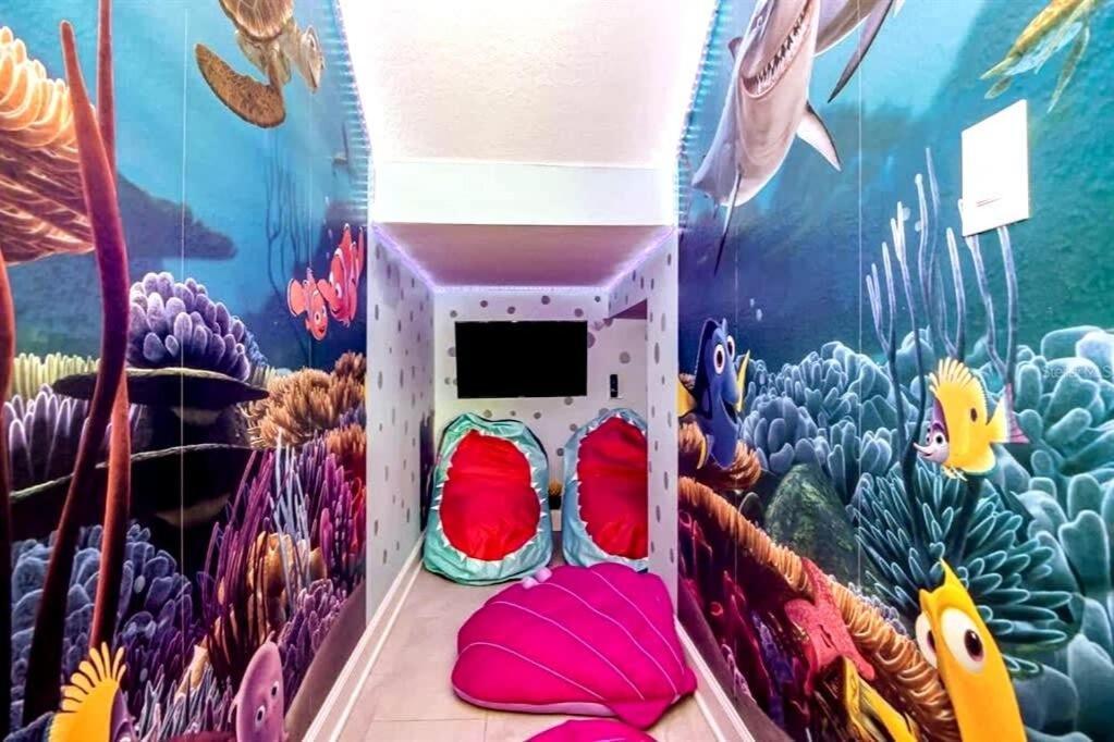 Luxury 9 Bed Jungle Bedroom W Slide Gameroom Davenport