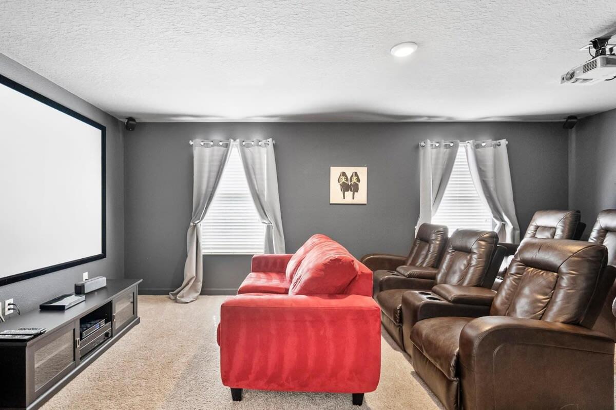 Awesome 8 Bedroom W Game Pool & Theater *