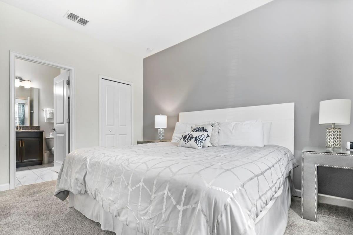 Awesome 8 Bedroom W Game Pool & Theater * Davenport