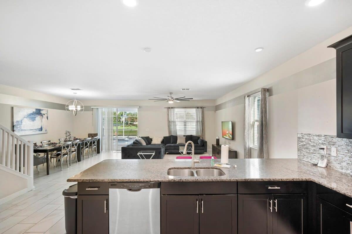 Awesome 8 Bedroom W Game Pool & Theater Villa *