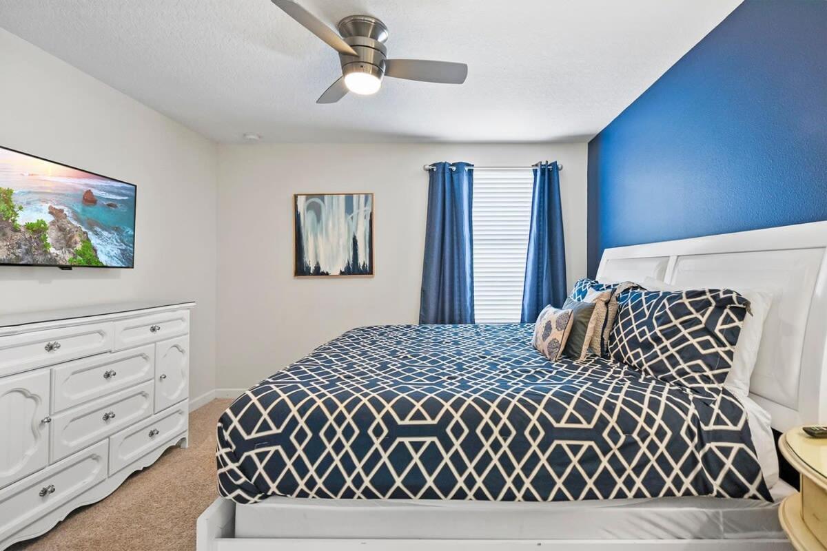 Awesome 8 Bedroom W Game Pool & Theater * Davenport