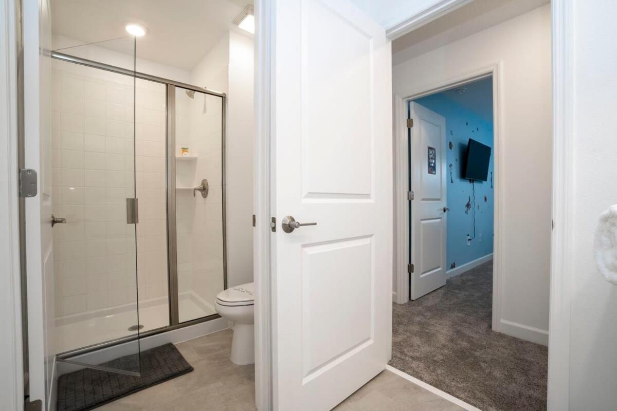 Gorgeous 4 Bedroom W Screened Pool Close To 2653
