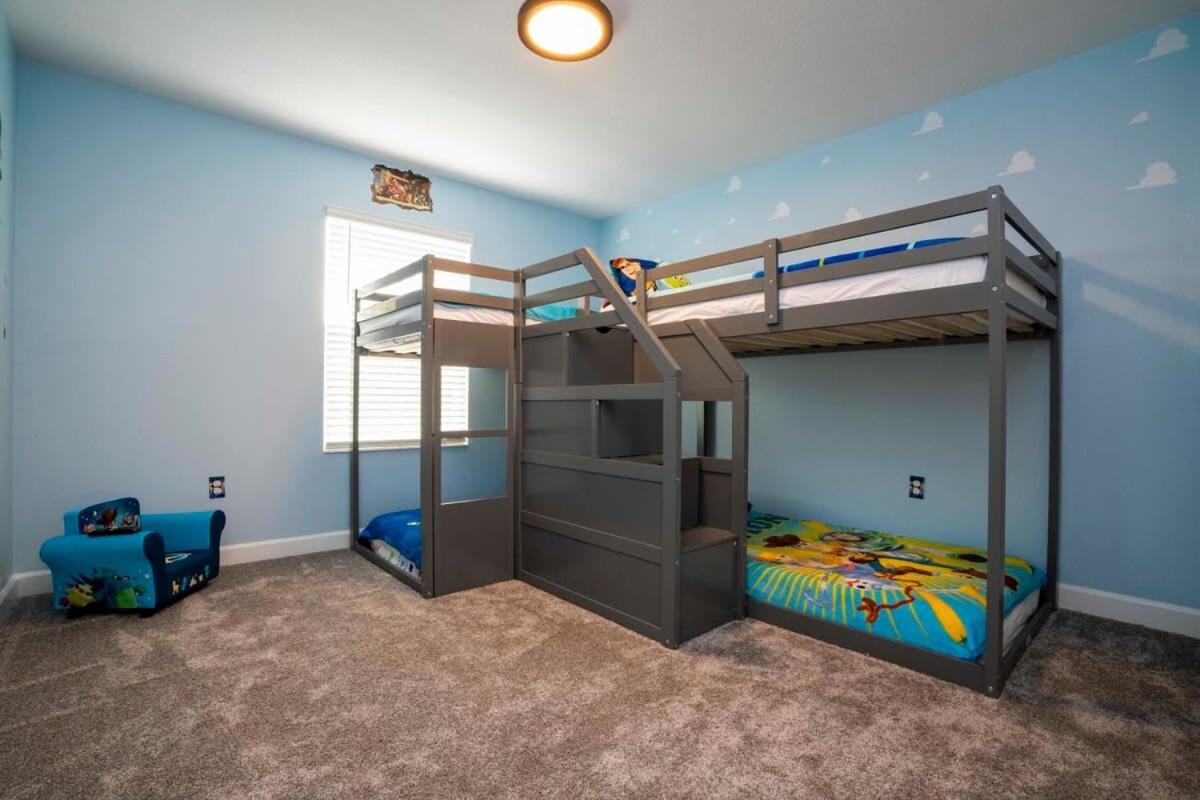 Gorgeous 4 Bedroom W Screened Pool Close To 2653